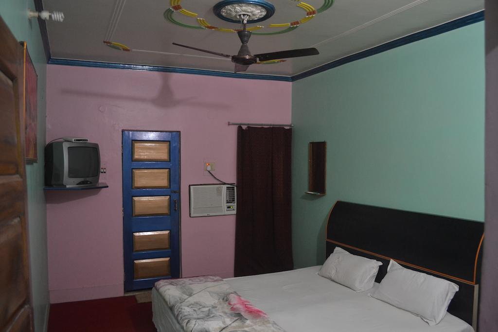 Hotel Sandeep Варанасі Екстер'єр фото