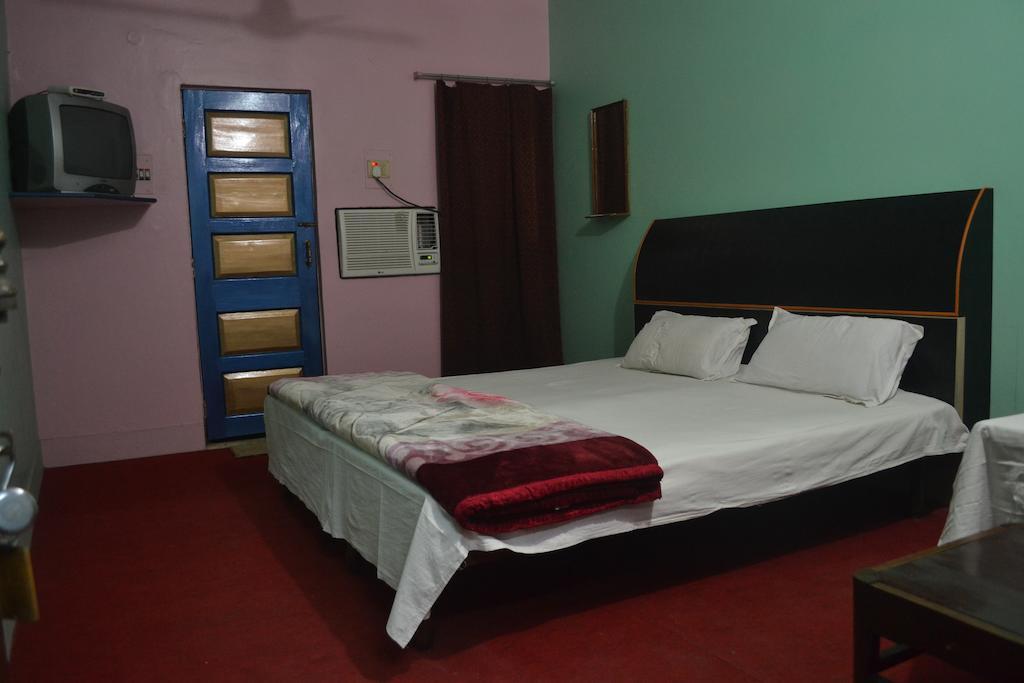 Hotel Sandeep Варанасі Екстер'єр фото