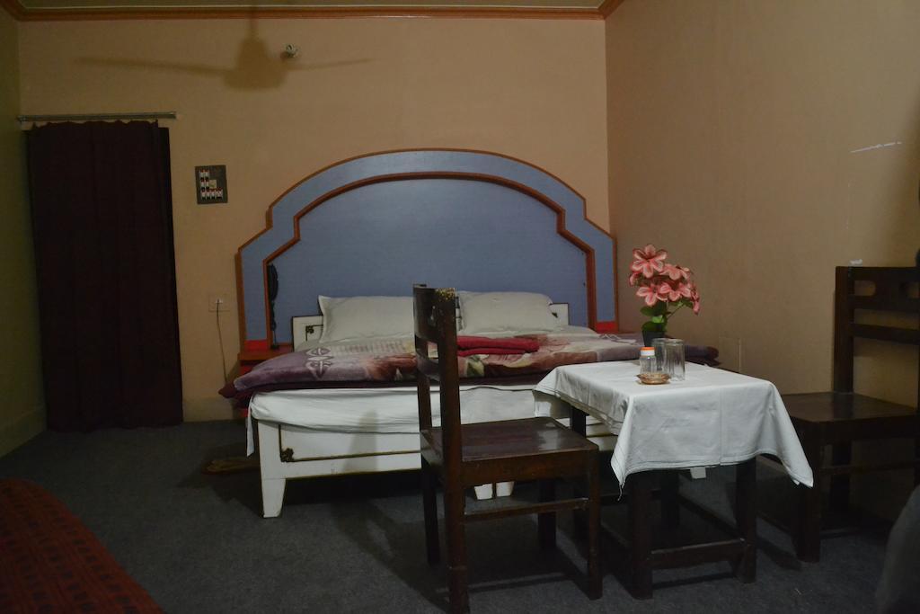 Hotel Sandeep Варанасі Екстер'єр фото
